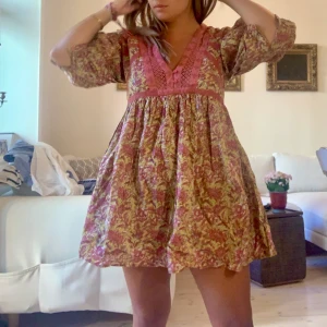 Stradivarius finaste klänning. Strl M. - Strl M. Oversized. Passar bättre någon kortare än 1,68 tror jag. Pris inkl frakt. 