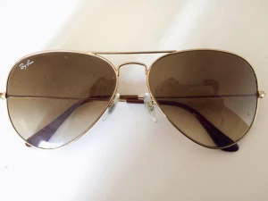  - Solglasögon från RayBan. Äkthetsintyg/kvitto tillkommer. 