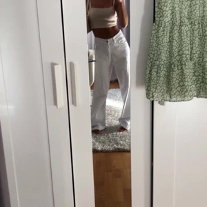 Jeans - säljer dem här jeansen som tyvärr är förstora för mig🥺(aldrig använda) 