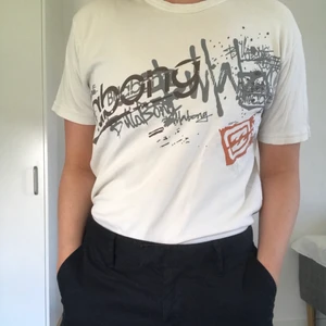 Billabong T-shirt s-m - Skuperskön Billabong T-shirt, storlek s-m. Fint skick! Frakt tillkommer💛