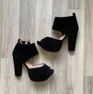 Bianco High heels, klackskor, storlek 39 - Begagnade skor från Bianco, köparen står för frakten 95kr spårbart postnord 💖