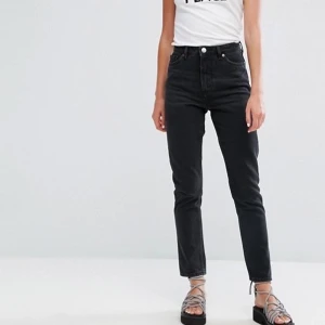 monki jeans - jättefina jeans från monki i modellen kimomo