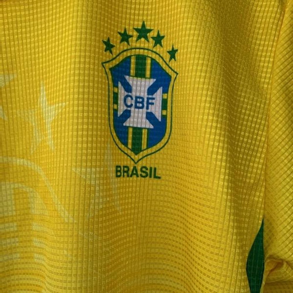 Knallgull tshirt. Brasiliens lag. . T-shirts.