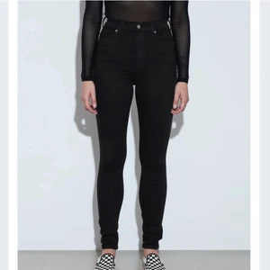 Dr. Denim jeans - Köpta för nått halv årsen. Sparsamt använda. Frakten bjuder jag på. 