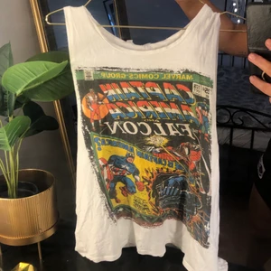 MARVEL COMICS GROUP - Säljer denna Marvel Comics tröja🤍                                          Köpare står för frakt 📦 