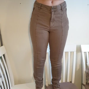 Byxor - Jättesnygga märkesbyxor. Jätte sköna men för stora.