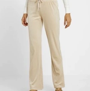 Ett par beige mjukisbyxor - Ett par beige mjukisbyxor använd några gånger , säljs pga för stora för mig väldigt bra pris