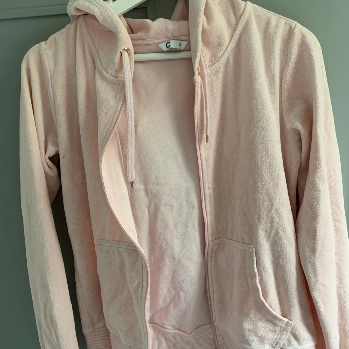 Rosa kofta med huva  - 89