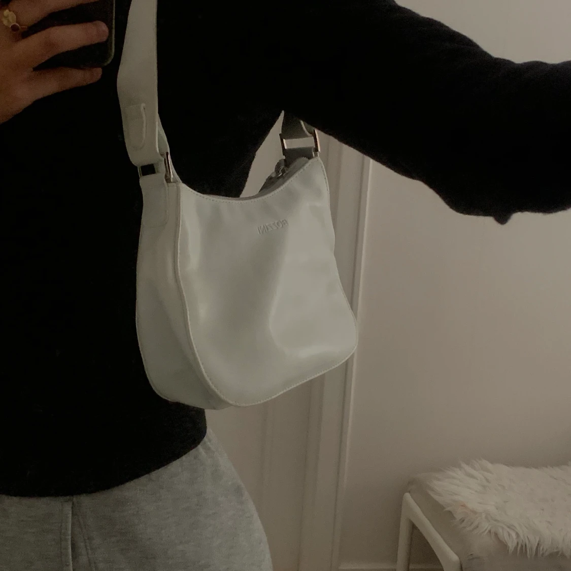 Trendig vit väska