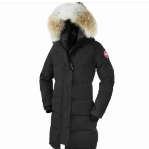 Shelburne parka canada goose - Säljer nu min shelburne parka canada goose jacka i storleken XS, använt under ca 6 månader, köpt 2018 och alla kvitton och etiketter finns kvar! 