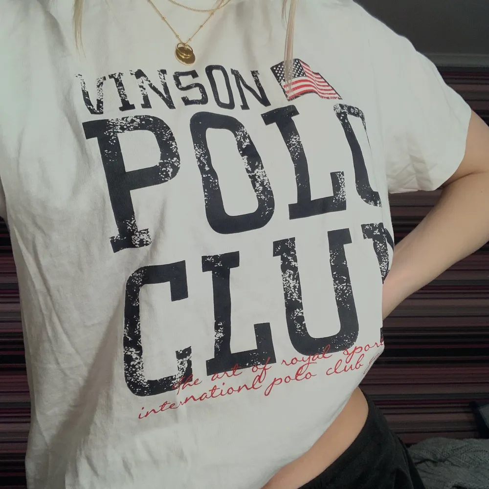 polo club t-shirt. aldrig använd. passar tjej som kille, tillkommer en liten frakt💞💞💞💕😫. T-shirts.