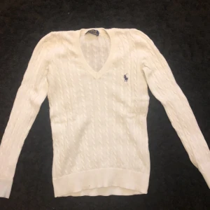 Ralph lauren tröja - Snygg kabelstickad Ralph lauren tröja sparsamt använd✨
