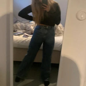 HM jeans - Snygga jeans från Hm i modell High Waist WIDE. Storlek 38. Bra skick! Pris:300kr