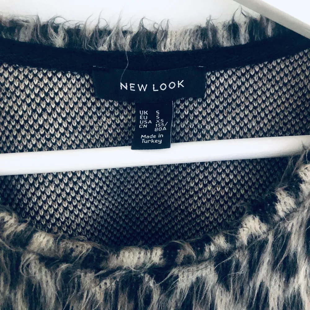 Leopard tröja i lite fluffigt material. Från New Look. Storlek S. Mycket gott skick. Pris inkl. frakt 106 kr #leopard #tröja #fluffig #newlook. Tröjor & Koftor.