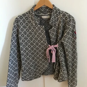 Odd molly kofta 🌸 - Väldigt sparsamt använd, skulle säga att den passar en person med storlek S/XS, köpt för ca 1400 kr säljer nu för 250 kr 🌸