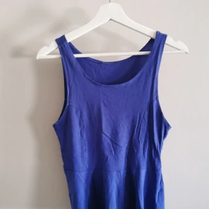 Peplum linne från Bikbok - Söt peplum/volang topp från Bikbok, bra skick. Köparen står för frakt. 