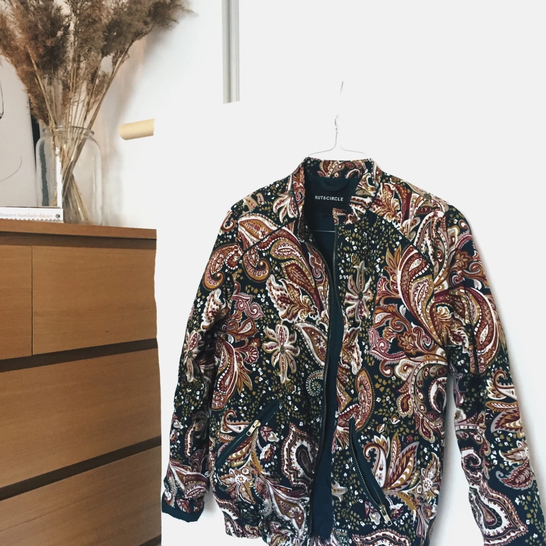 Bomberjacka m axelvadd