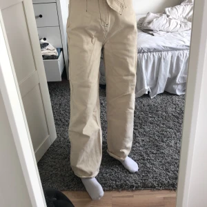 jeans från nelly - ascooola jeans från nelly som aldrig kommit till användning då de är för stora för mig! nypris 400kr säljer för 120kr+ frakt