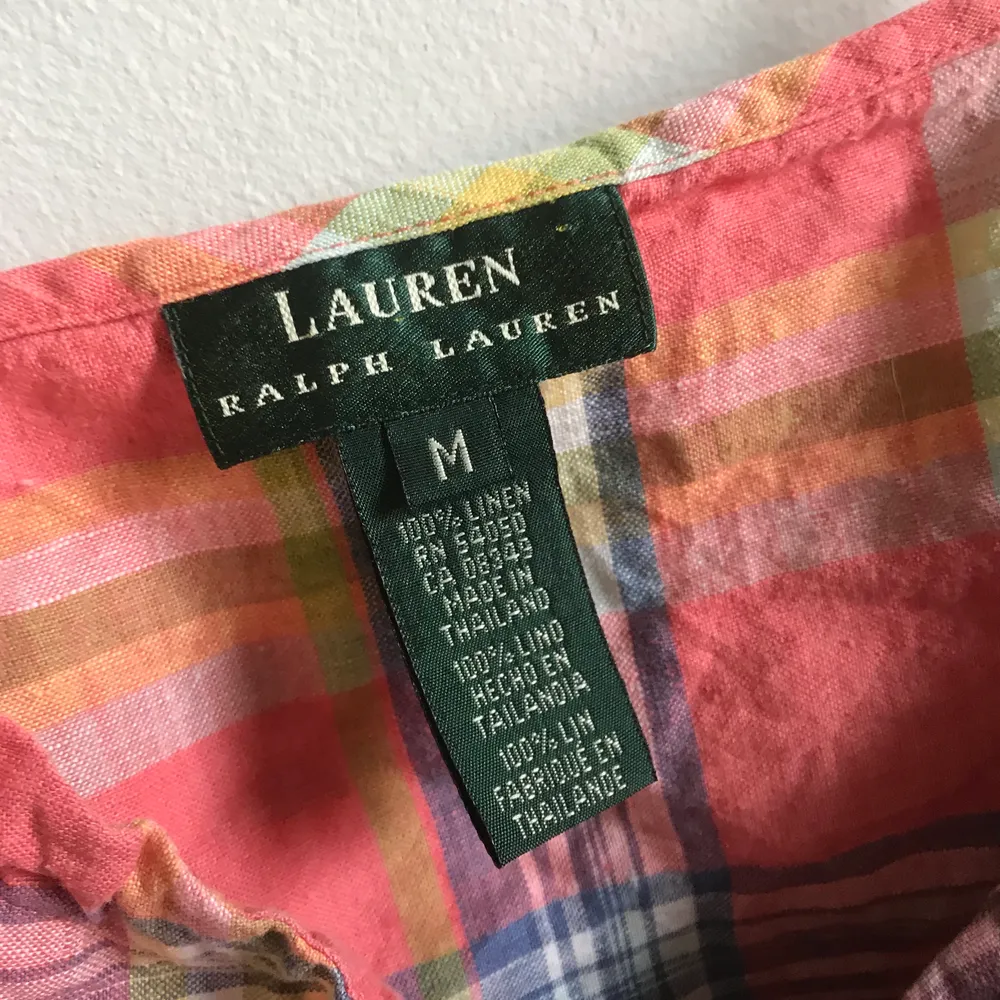 Såå fint linne från Ralph Lauren, lite kortare modell och med dragsko upptill. Köpt på en second hand butik på Vancouver Island. Frakt tillkommer✨. Toppar.