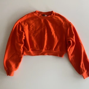 Tjocktröja, strl S - Kortare tjocktröja, förhandlingsbarts pris, fler bilder kan skickas