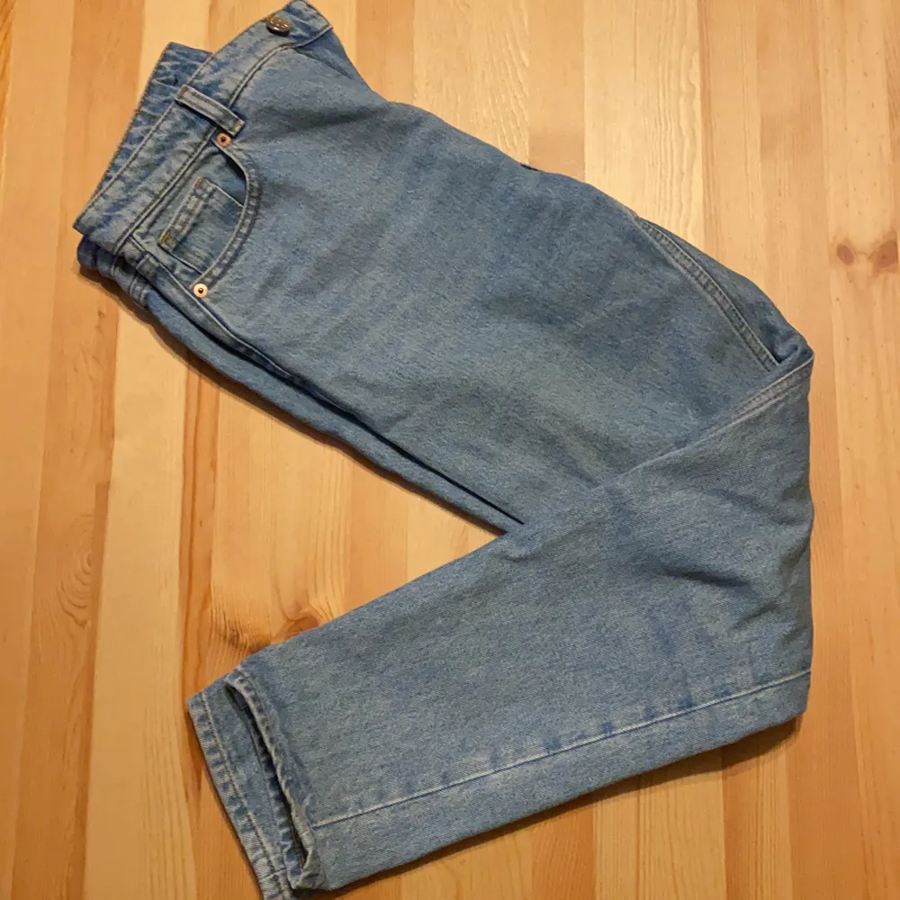 Begagnade monki jeans i storlek 28. Inget fel på dem. . Jeans & Byxor.