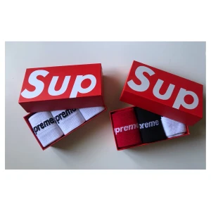 Supreme - Säljer nya supreme Stupor  Stl 37-40 Pris 150kr  Pm om du intresserad