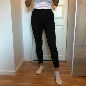 Bik bok - Helt nya och jättefina Bik Bok svarta byxor, storlek XS🌸 Köparen står för frakten🌸