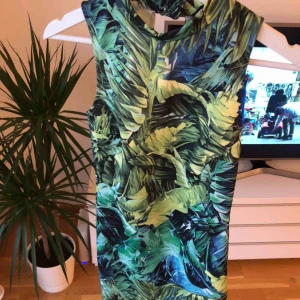  -  🌿Klänning 🌱 •Använd 1 gång, topskick •Storlek M(passar mer som en Xs/S) •Strechigt material  🚫Djurfritt och rökfritt hem 📍Kan mötes upp i Mölnlycke/Göteborg 📬Kan skickas mot fraktkostnad