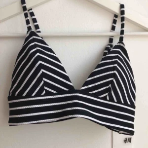  - Jättefin bikiniöverdel från H&M men prislapp kvar, säljer pga fel storlek. Köpte den för 149kr och säljer den fö 90kr inklusive frakt!
