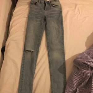  - Aldrig använda prislapparna av. 600kr ny pris Super fina säljs bara pga för små i stl Ganska små i stl