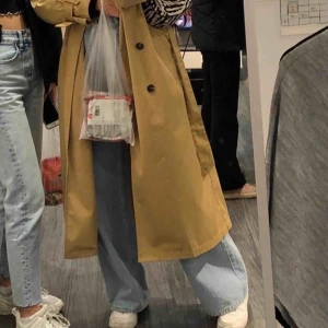  - Supersnygga wide leg jeans som jag köpte från junkyard i slutet av december. Älskar kvaliten och färgen men den e tyvärr för stor för mig (brukar ha storlek 34/XS och är 166cm)   Möts upp i Göteborg <33