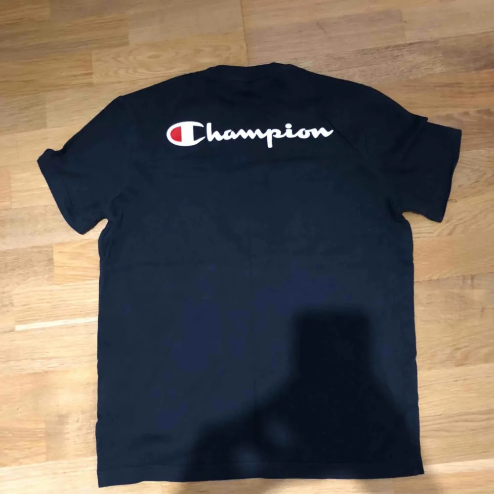 Champion t shirt condition 7/10. T-shirts.