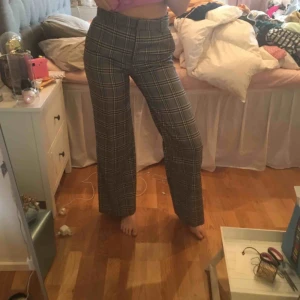  - Snygga kostymbyxor från hm! Har kostat 299kr säljer för 150kr inklusive frakt!