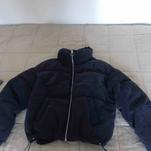  - Knappt använd, jättefint skick, säljer pga att den inte riktigt är min stil:/