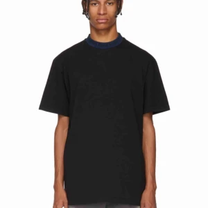  - Acne T-shirt i XXS, sitter snarare som en S. Notera att det är blå krage!   Knappt använd och definitivt en 9/10.   Kostar 1000 kronor och bud under kommer jag inte ens svara på. Den som köper betalar alltid frakt. 