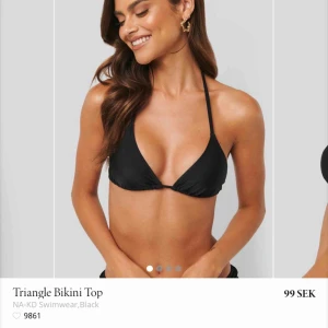  - Svart bikinitopp från nakd! Endast testad med bh under! Säljes pga den är för liten! Obs modellen på bilden har strl. S men den är liten i storleken. Fri frakt!  