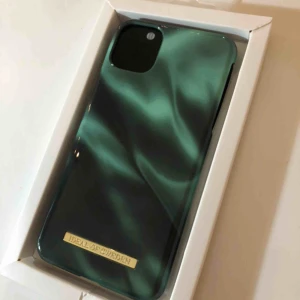  - Säljer detta sjukt fina, helt oanvända skal från Ideal of Sweden, skalet är för iPhone 11 PRO MAX. Säljer pga köpte fel modell. Köparen står för frakt annars mötas i Bromma.