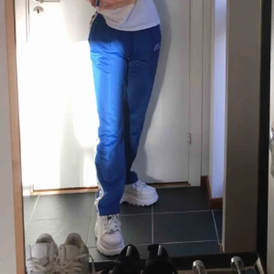  - Blåa Kappa-byxor! Bra skick och använda fåtal gånger💙