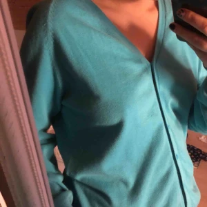  - Blå cardigan! Passar s/m, frakt tillkommer på 44kr😗