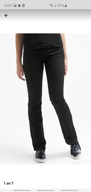 Levi's bootcut - Svarta bootcut 715. Använda få gånger. Midja 26 längd 30. Säljer på grund av att de är försmå. 