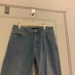 Helt nya jeans från vero moda i en lösare modell som är inne just nu💞😎👍🏻