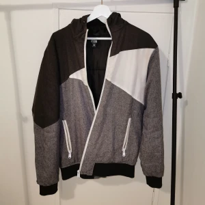 Jacka  - Vinterjacka för män. Fint skick, använd 1 vinter. 