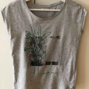  - 🌿T-shirt 🎋 Storlek Xs Använd 1 gång, som ny 30 kr 📮Kan skickas mot fraktkostnad 🚫Djurfritt och rökfritt hem