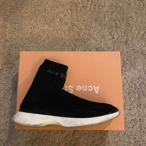  - Acne studios Tristan As workwear storlek 42, cond 8/10. Kan sälja billigare vid snabb affär. 