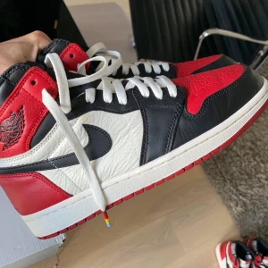 jordan 1 bred toe - riktigt fina jordan 1s i väldigt fint skick