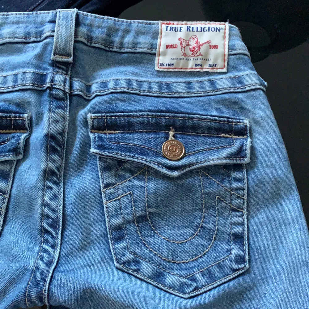 True Religion ”STELLA” låga stretchiga skinny jeans. Provade men aldrig använda. Strl USA 26, passar 34/36. Nypris: 2000kr. Frakt tillkommer. Jeans & Byxor.
