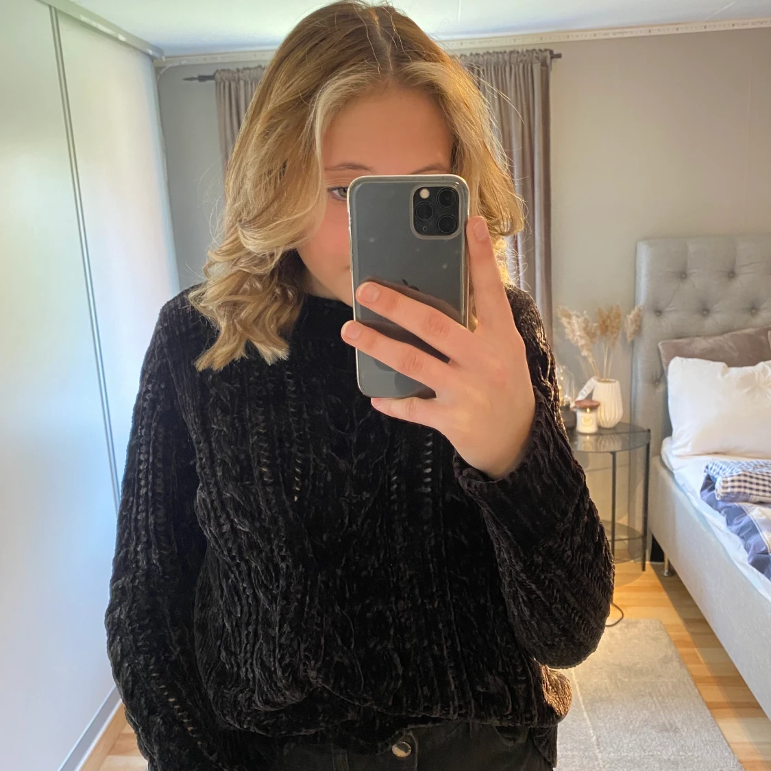 Mjuk svart tröja  - 90