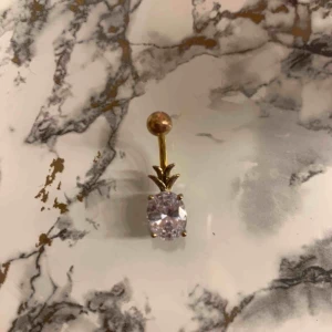  - Jättefin navelpercing i kerurgiskt stål