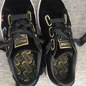  - Ett par skit fina sommar skor från Puma. Har  använder typ tre ggr. Väldigt bra skick. Köpte för 499kr
