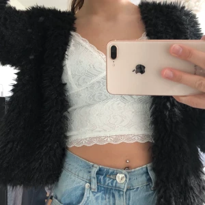 Kofta - Jättefin ”pälskofta” från Gina Tricot, HELT NY med prislappar kvar😍 jättemysig!! Storlek SMALL